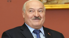 Лукашенко подарили телочку.  О двух особенностях презента для правителя