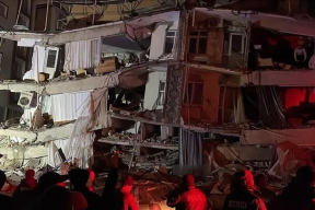 Мощное землетрясение на юге Турции: сотни погибших, в том числе в Сирии