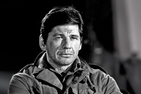 «Американский Бальзак с револьвером»: как человек с лицом из камня покорил Голливуд