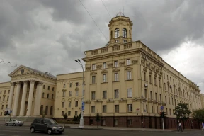 В СИЗО КГБ на стене висит плакат: «Если вы еще на свободе, это не ваша заслуга, а наша недоработка»